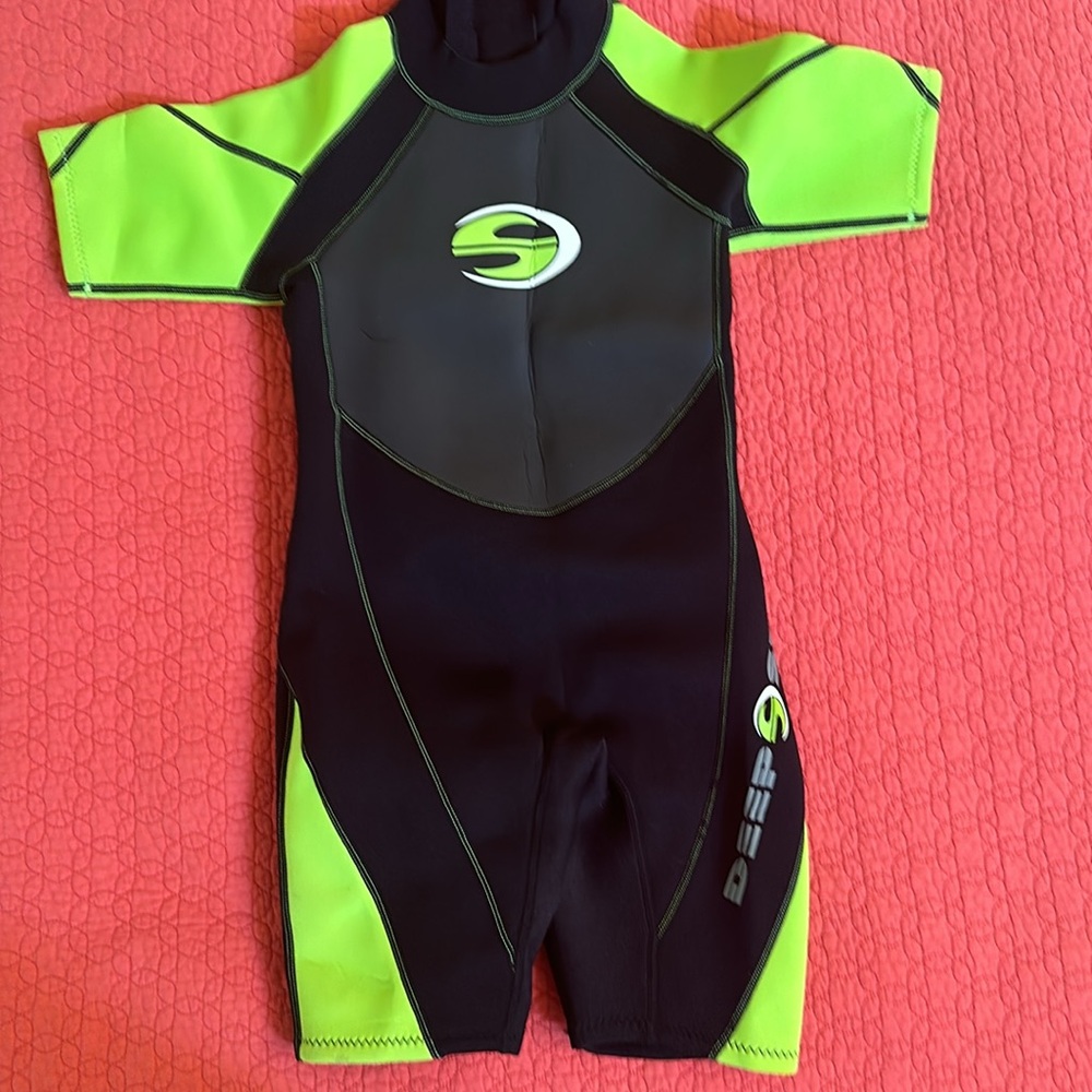 Deep Sea 2mm shorty wetsuit unisex kids Sz L